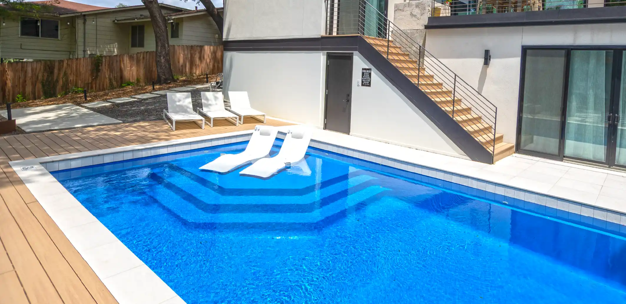 Key Features of the Vogue backyard fiberglass pool